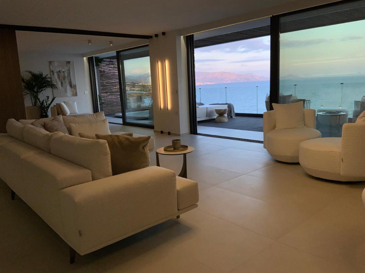 Mystique Luxury Suite Achlia 外观 照片